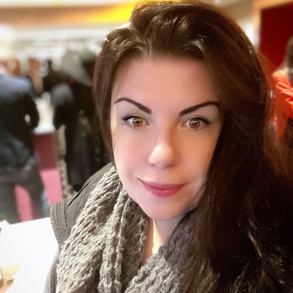 Meet your Posher, Meli - Picture 2 of 2